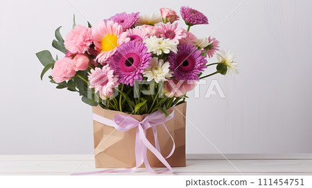 用絲帶繫著的花束 111454751