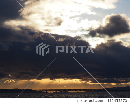 Evening view of Kobe from Kaizuka artificial island 111455270