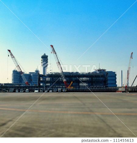 Haneda Airport Terminal 2 north side satellite - main building connection construction 111455613