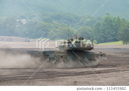 狂奔的陸上自衛隊90式坦克 111455982