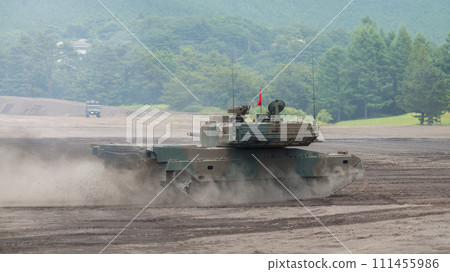 狂奔的陸上自衛隊90式坦克 111455986