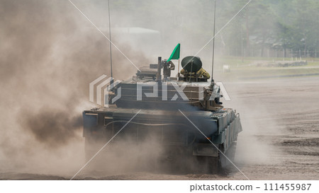 狂奔的陸上自衛隊90式坦克 狂奔的陸上自衛隊90式坦克 111455987