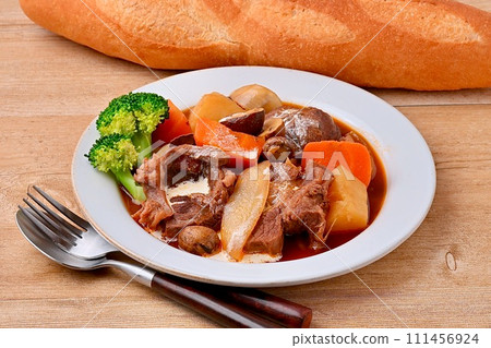 燉牛肉、燉牛小腿、半糖汁燉牛肉。 111456924