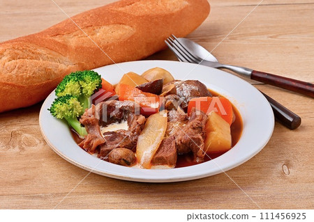 燉牛肉、燉牛小腿、半糖汁燉牛肉。 111456925