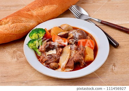 燉牛肉、燉牛小腿、半糖汁燉牛肉。 111456927