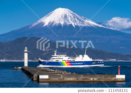 [靜岡縣]富士山和駿河灣渡輪入港 111458131