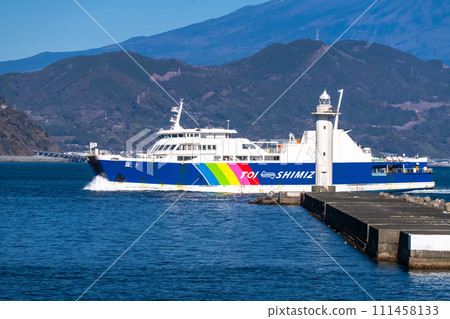 [靜岡縣]富士山和駿河灣渡輪入港 111458133