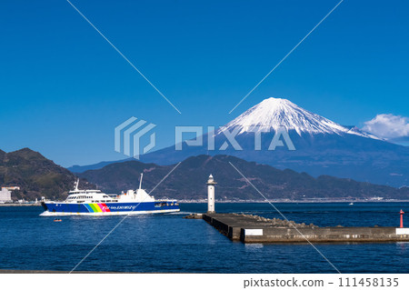 [靜岡縣]富士山和駿河灣渡輪入港 111458135
