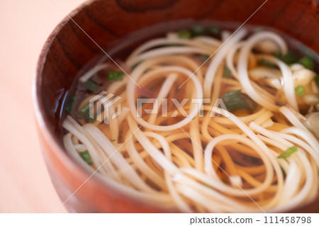Inaniwa udon soaked in soup in a bowl 111458798