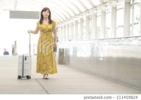 機場過道女出發站 111459824