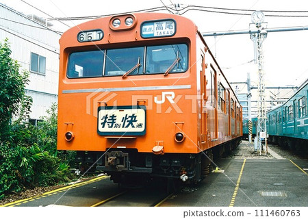 103系列車停靠在車輛段（特快/高尾顯示） 111460763