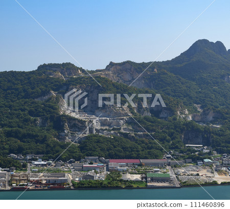 從香川縣高松市屋眺望五軒山 從香川縣高松市屋眺望五軒山 111460896