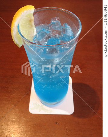 glass soda 111460943