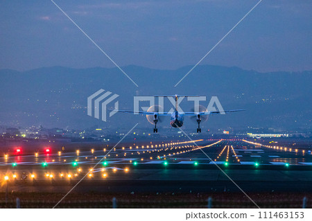 [大阪府_大阪國際機場] DHC8 夜間機場降落 111463153