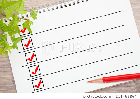 列表和紅鉛筆 列表和紅鉛筆 111463864