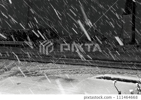 Snowy scenery on the road 111464668