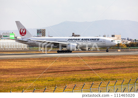 [Osaka Prefecture_Osaka International Airport] B777 waiting for takeoff 111465020