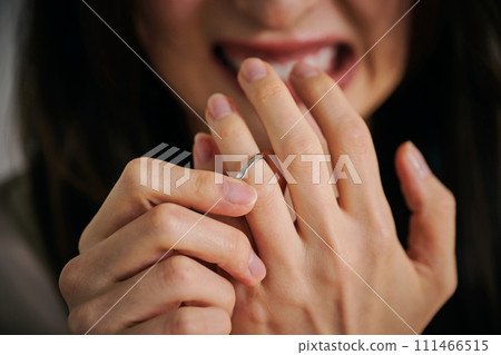 A woman in her 30s takes off her wedding ring because she can't control her anger. A woman in her 30s takes off her wedding ring because she can't control her anger. 111466515