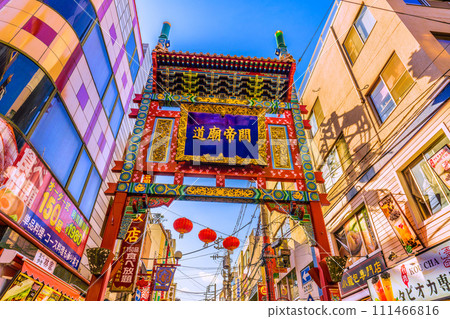 Yokohama cityscape in Japan February. View of Yokohama Chinatown, Tencho Gate, Kanteibyo Road, etc. In the back is Guan Teimyo Street = 8th Yokohama cityscape in Japan February. View of Yokohama Chinatown, Tencho Gate, Kanteibyo Road, etc. In the back is Guan Teimyo Street = 8th 111466816