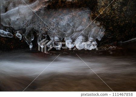 Splashed ice [Ushibushi River] 111467858