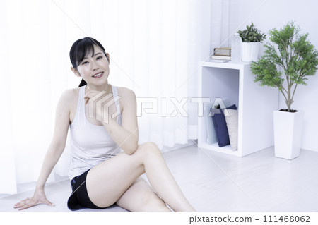 女人伸展 111468062