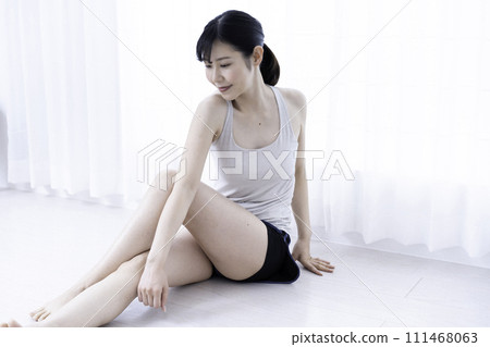 女人伸展 111468063