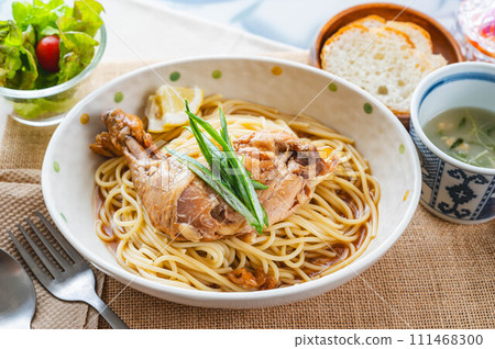 Japanese-style chicken pasta 111468300
