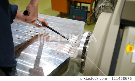 Tighten using a hexagonal wrench.Hexagonal wrench Tighten using a hexagonal wrench.Hexagonal wrench 111468676