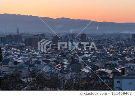 Cityscape and sunset sky during magic hour seen from Mt. Iimori in Aizuwakamatsu City, Fukushima Prefecture, Japan 111469402