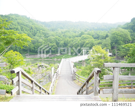 橫跨石灸川的神威大橋 111469521