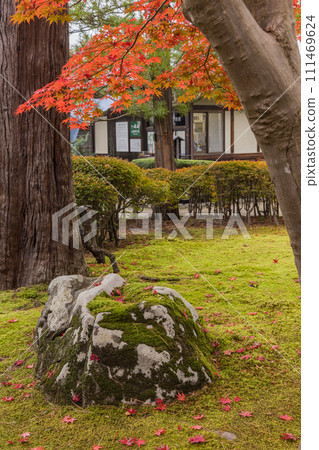 日本福島縣會津若松市鶴城遺址公園的臨閣茶室和秋葉 111469624