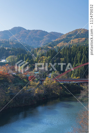 日本福島縣川沼郡柳津町的圓藏寺福萬空三菩薩可以看到只見河、柳津橋和秋葉 日本福島縣川沼郡柳津町的圓藏寺福萬空三菩薩可以看到只見河、柳津橋和秋葉 111470032