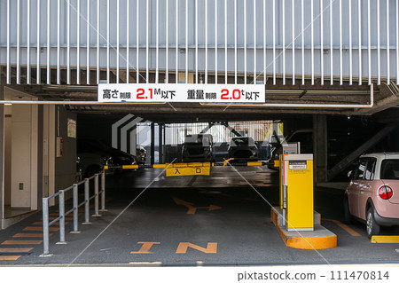 自走式立體停車場入口 111470814