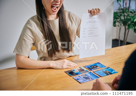 A woman in her 30s presents her husband with a behavioral survey report. A woman in her 30s presents her husband with a behavioral survey report. 111471195