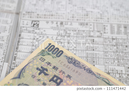 1,000 yen bill competing in the final race of horse racing 1,000 yen bill competing in the final race of horse racing 111471442