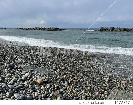 Coastal scenery of Nyuzen Town, Toyama Prefecture, offshore wind turbines, etc. Coastal scenery of Nyuzen Town, Toyama Prefecture, offshore wind turbines, etc. 111472847