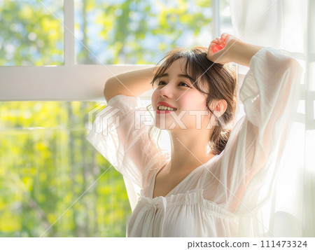 早晨清爽的女人 111473324