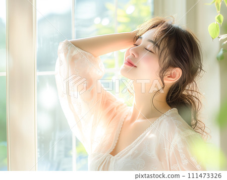 早晨清爽的女人 111473326