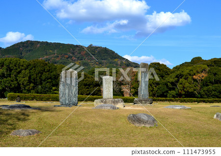 福岡縣太宰府市特別史蹟太宰府廳舍遺址的秋景 111473955