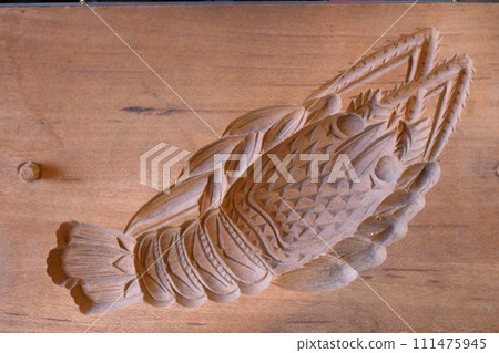 以100年樹齡的樹雕刻而成的江戶落花的木模岩手縣盛岡市自江戶時代起的聯排別墅內的日式點心店的點心木模。 111475945