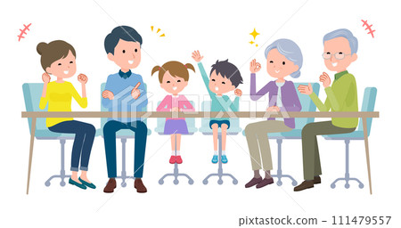 3代家庭在歡樂的氛圍中 3代家庭在歡樂的氛圍中 111479557