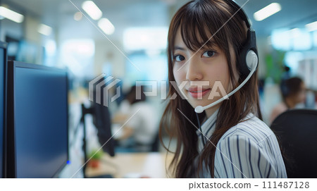 Call center Japanese female beauty 111487128