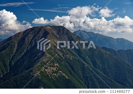 Mt. Akaishi and Mt. Akusawa seen from Mt. Okusei in the Southern Alps 111489277