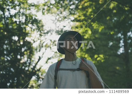 Men climbing 111489569