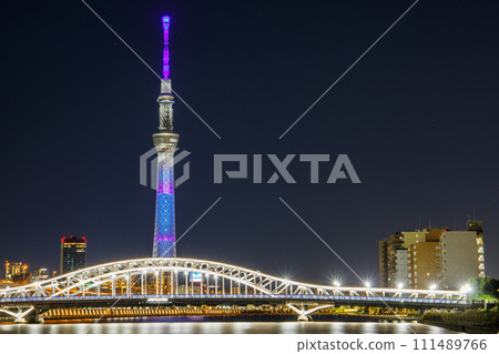 “東京”燈火通明的東京晴空塔和白須橋 / 夜景 111489766
