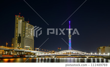 “東京”燈火通明的東京晴空塔和白須橋 / 夜景 111489769