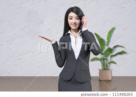 微笑的辦公室女士冒充導遊打電話 微笑的辦公室女士冒充導遊打電話 111490263