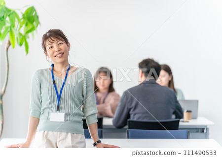 Business woman / woman in the office / conference room 111490533