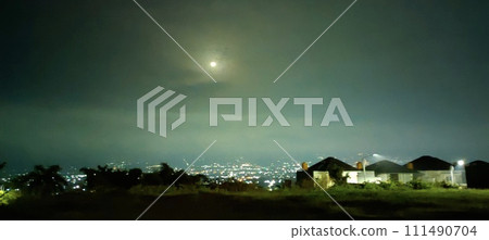 View of the night city from the top of the peak 111490704