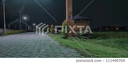 Near the edge of the city in the night view 111490709